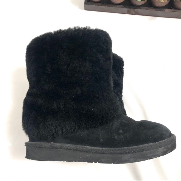 UGG PATTEN Black Suede Sheepkin Boots Size 6 - Picture 13 of 13